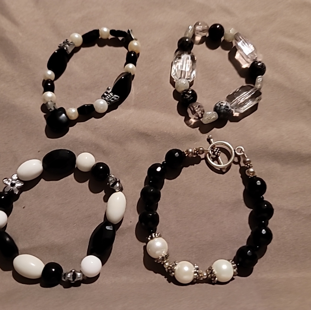 Set of bracelets